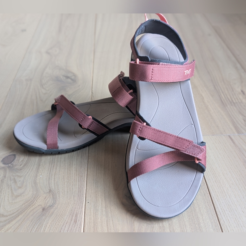 WOMEN'S TEVA VERRA SANDAL FOR WATER OR WALKING MAHOGANY NWOT SZ- 7